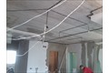Монтаж кабеля по потолку (Всё выполняется аккуратно, без каких либо дальнейших провисаний кабеля, монтаж навесного потолка производиться на 5-7 см. ниже основного потолка.)